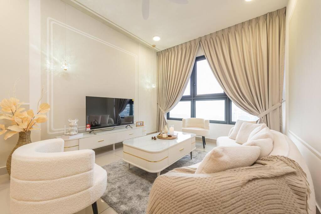 Pure White Home 8pax M Vertica MRT Infinity Pool