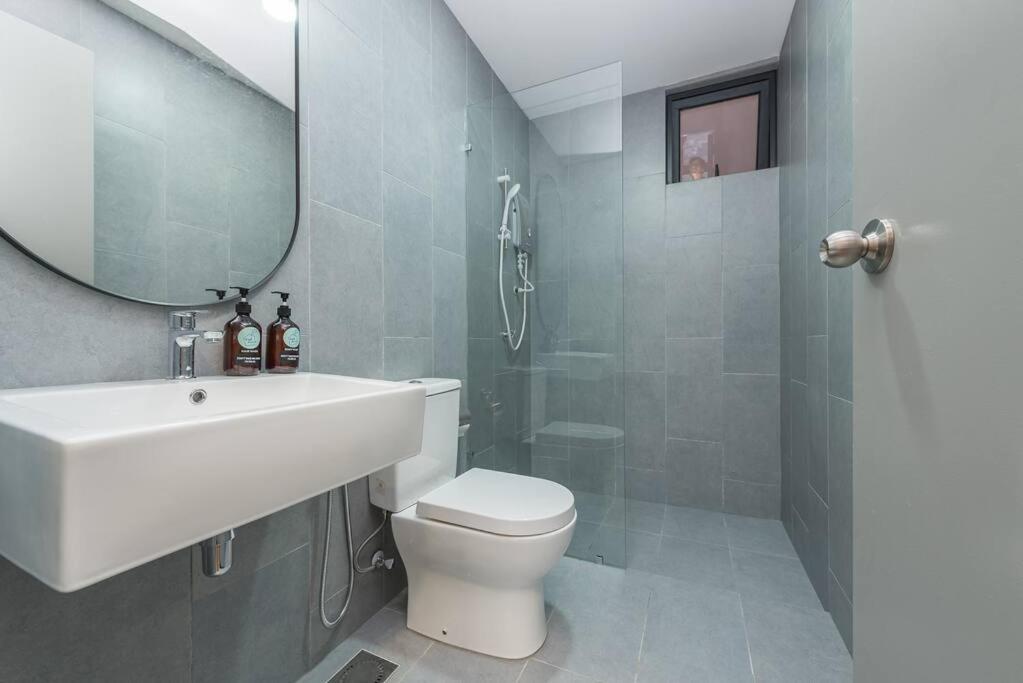 Pure White Home 8pax M Vertica MRT Infinity Pool