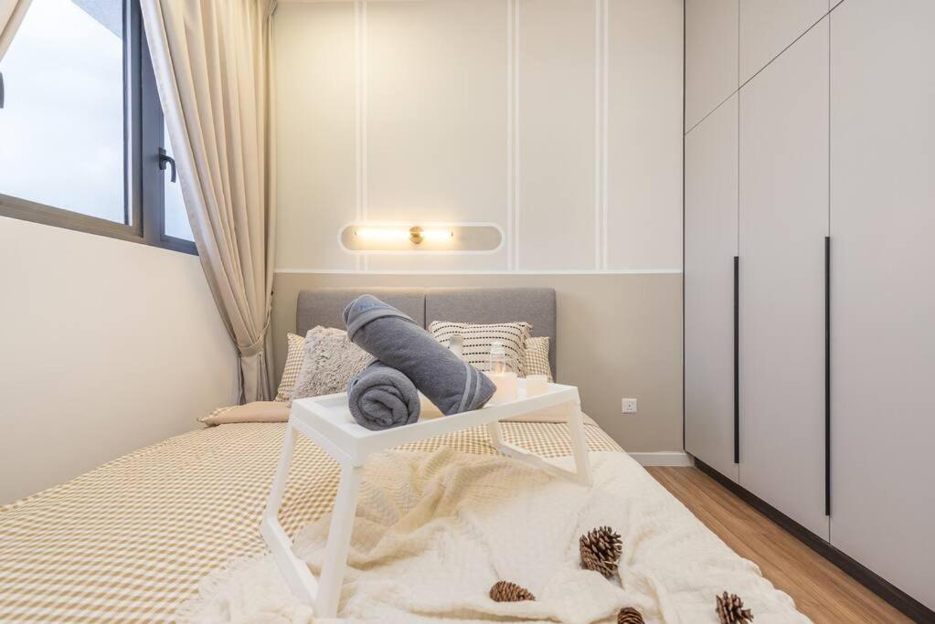 Pure White Home 8pax M Vertica MRT Infinity Pool