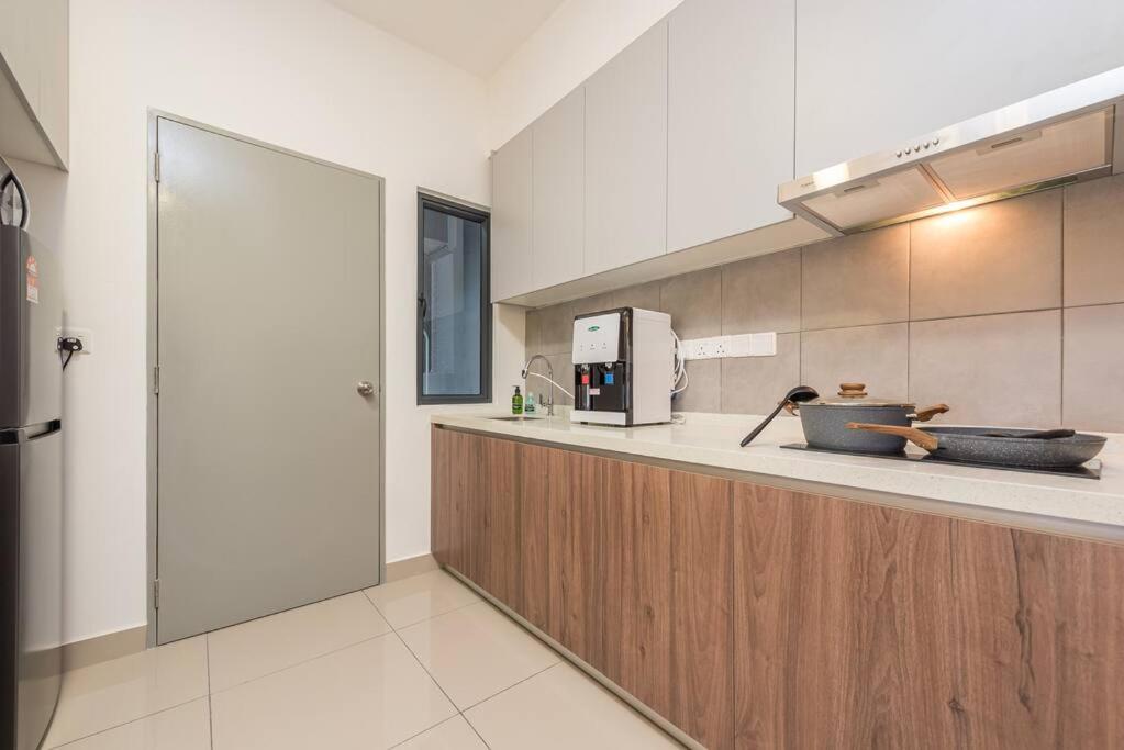 Pure White Home 8pax M Vertica MRT Infinity Pool