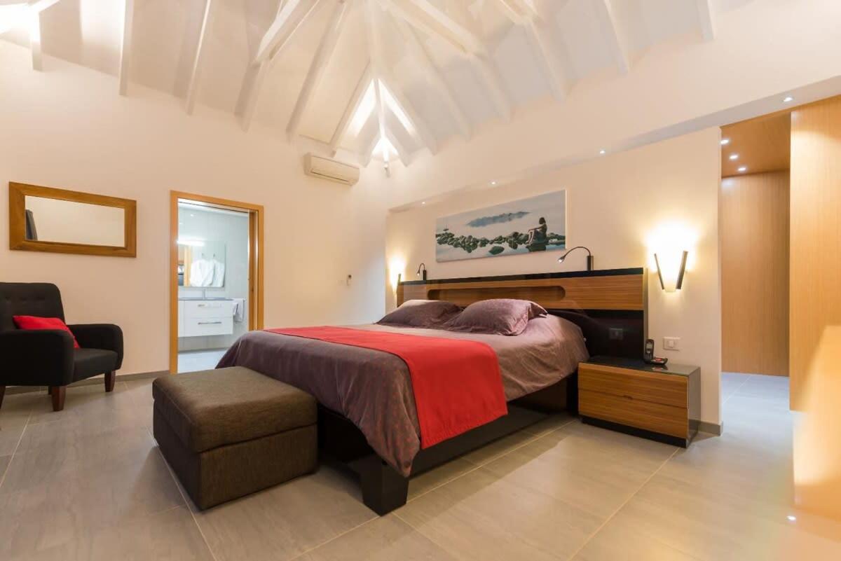 New Paradise Villa with Stunning Island Views