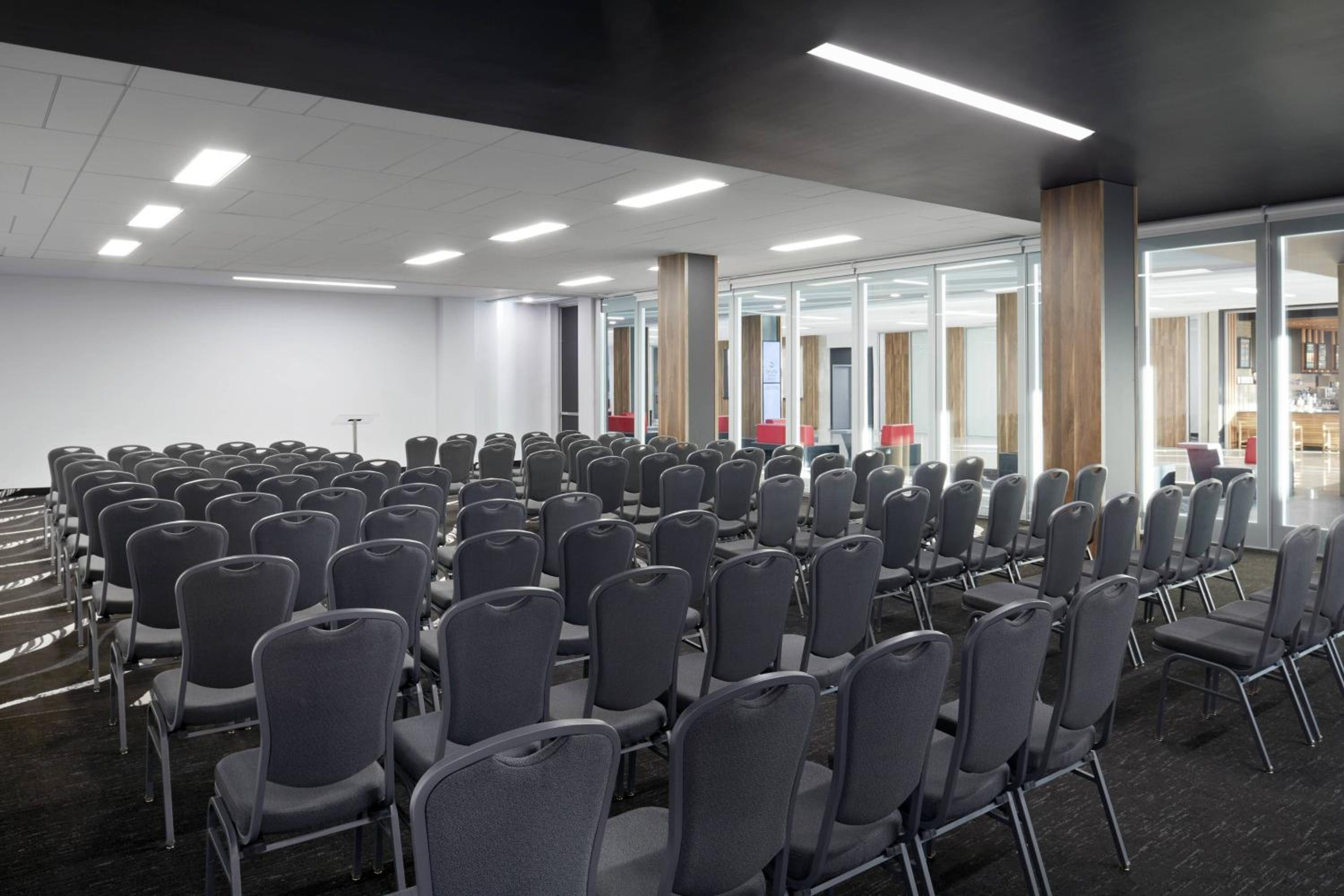 Trois-rivieres Vacations - Delta Hotels by Marriott Trois Rivieres Conference Centre - Property Image 2