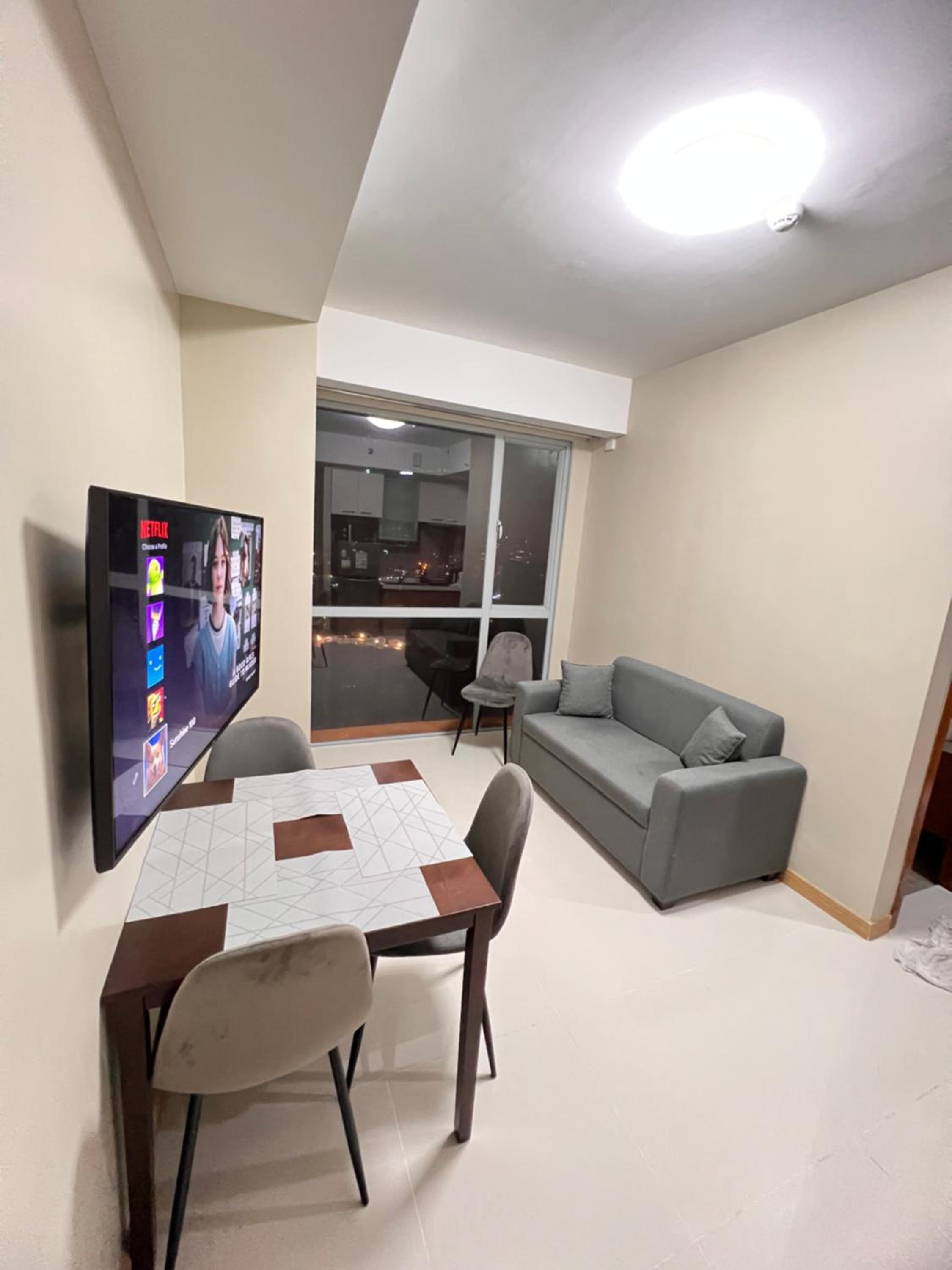 Ellie's Condo Place