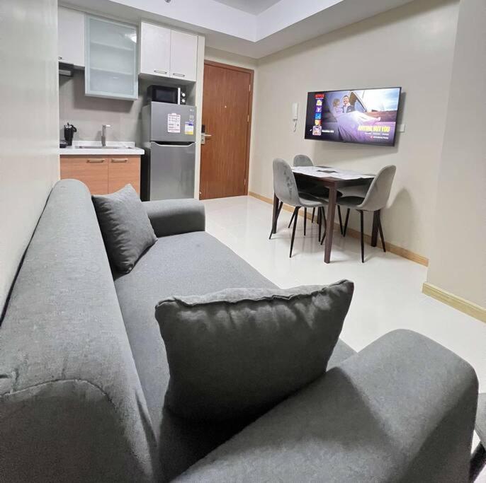 Ellie's Condo Place