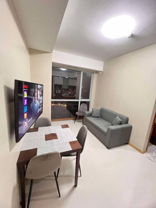 Ellie's Condo Place