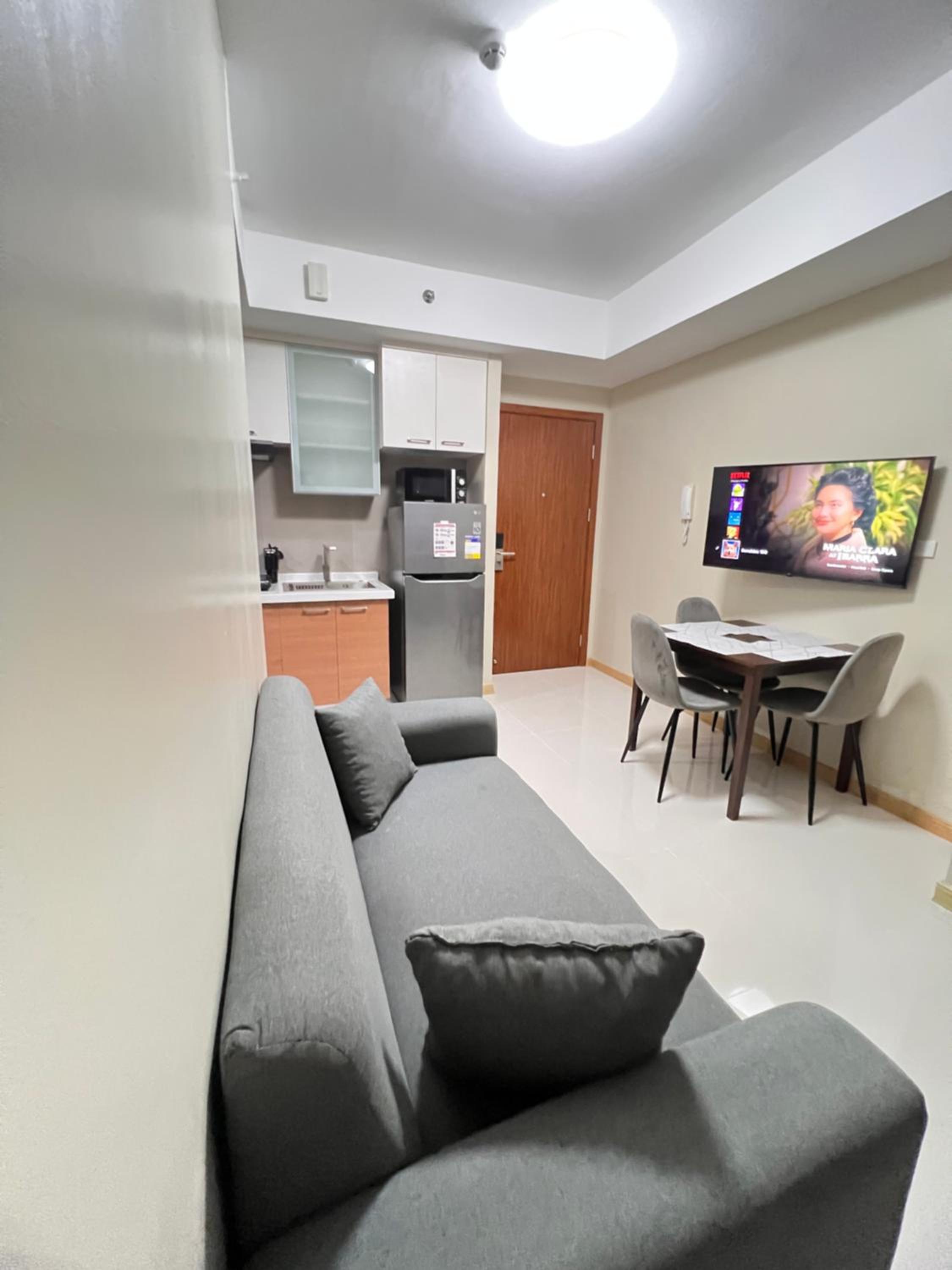 Ellie's Condo Place