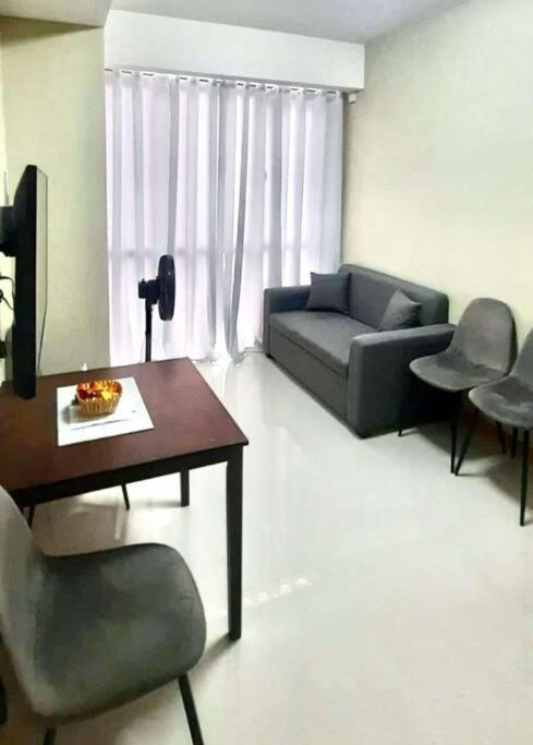 Ellie's Condo Place