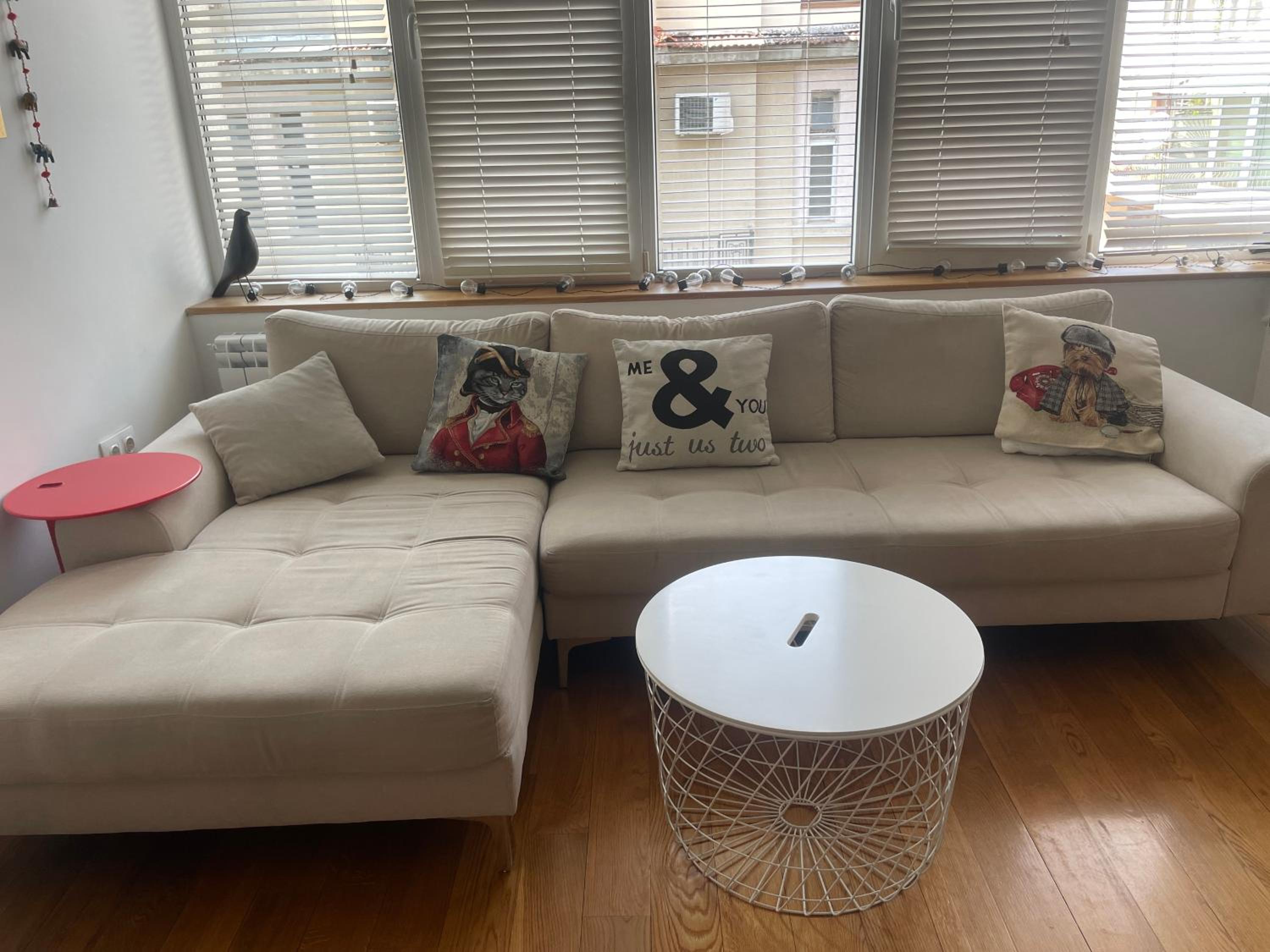 Large 2-BEDROOM Centre Art Apartment
