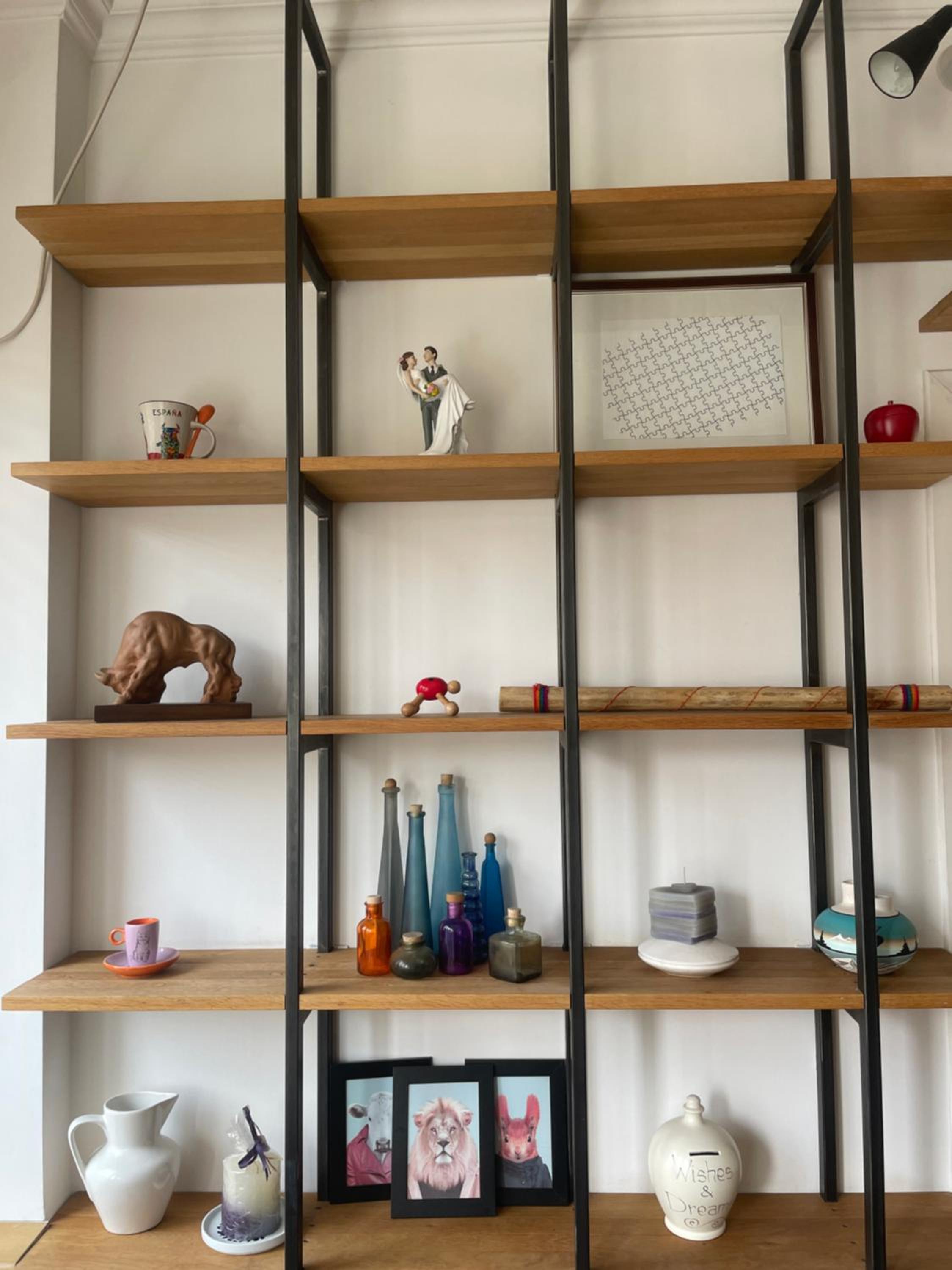 Large 2-BEDROOM Centre Art Apartment