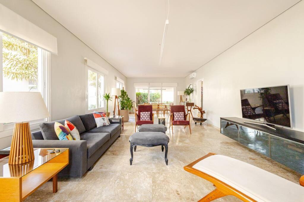 Casa alto padrão, condomínio pé na areia