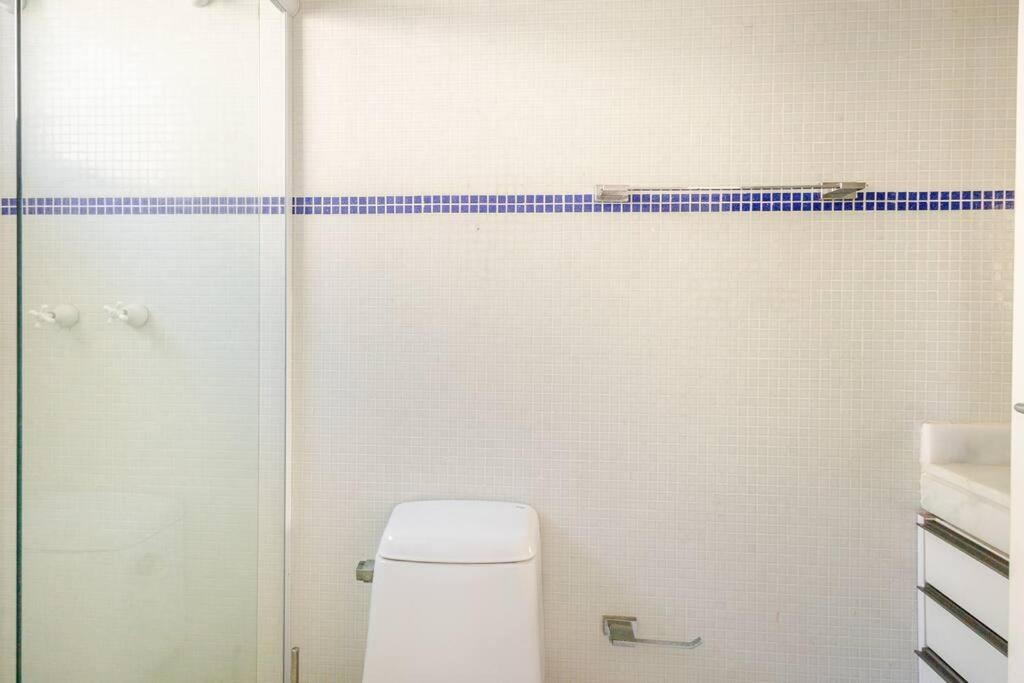 Casa alto padrão, condomínio pé na areia