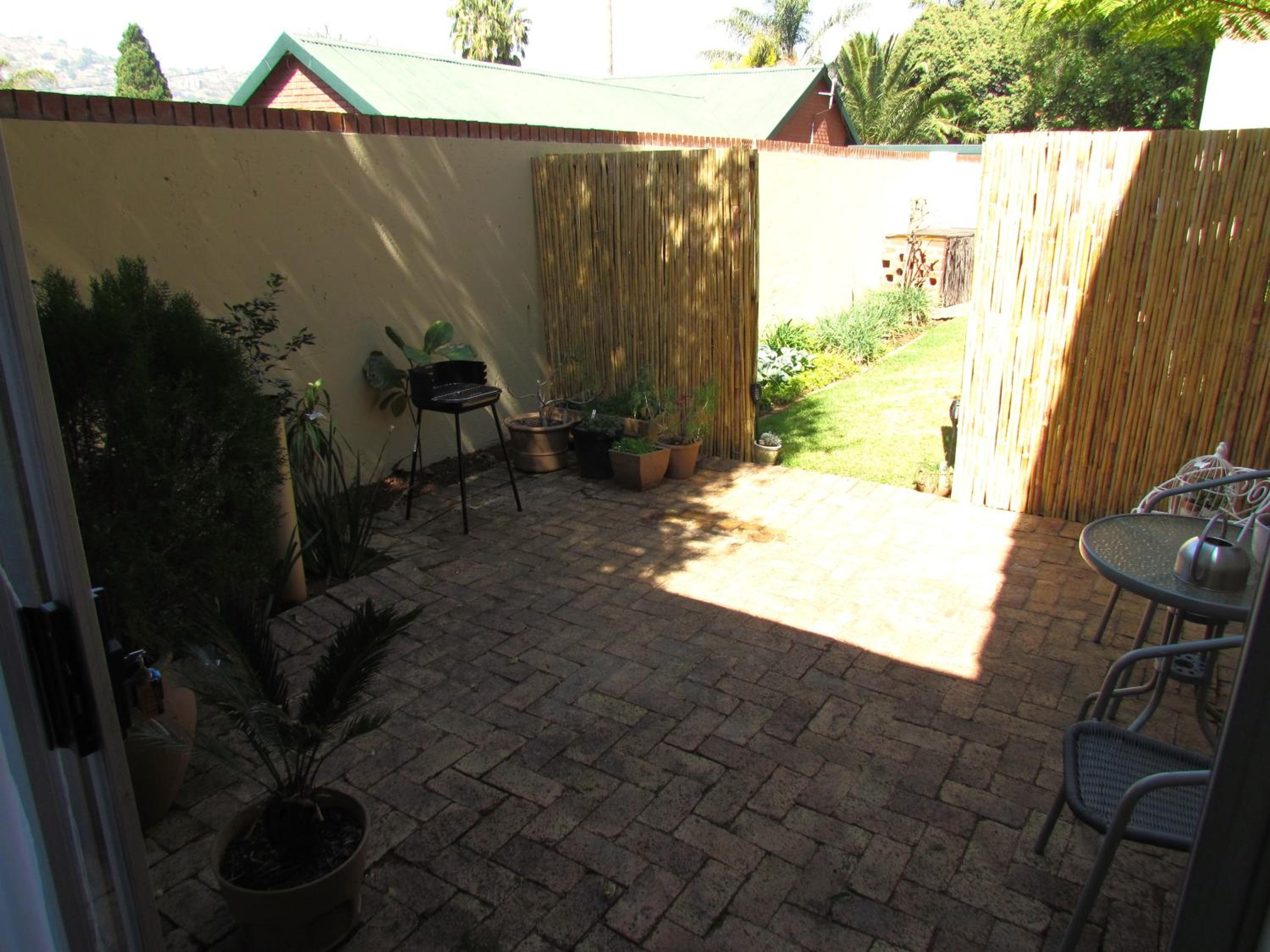 Suburban oasis in quiet neighborhood