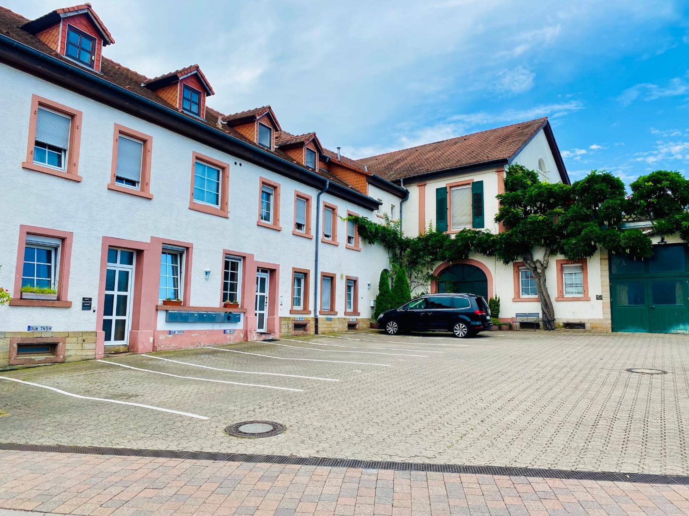 Belisima Apartments I Ferienwohnungen Deidesheim I Deutsche Weinstraße I Individuell mit Charm I Ruhig am Kurpark I Nähe Supermarkt - Bäcker - Bahnhof view 5
