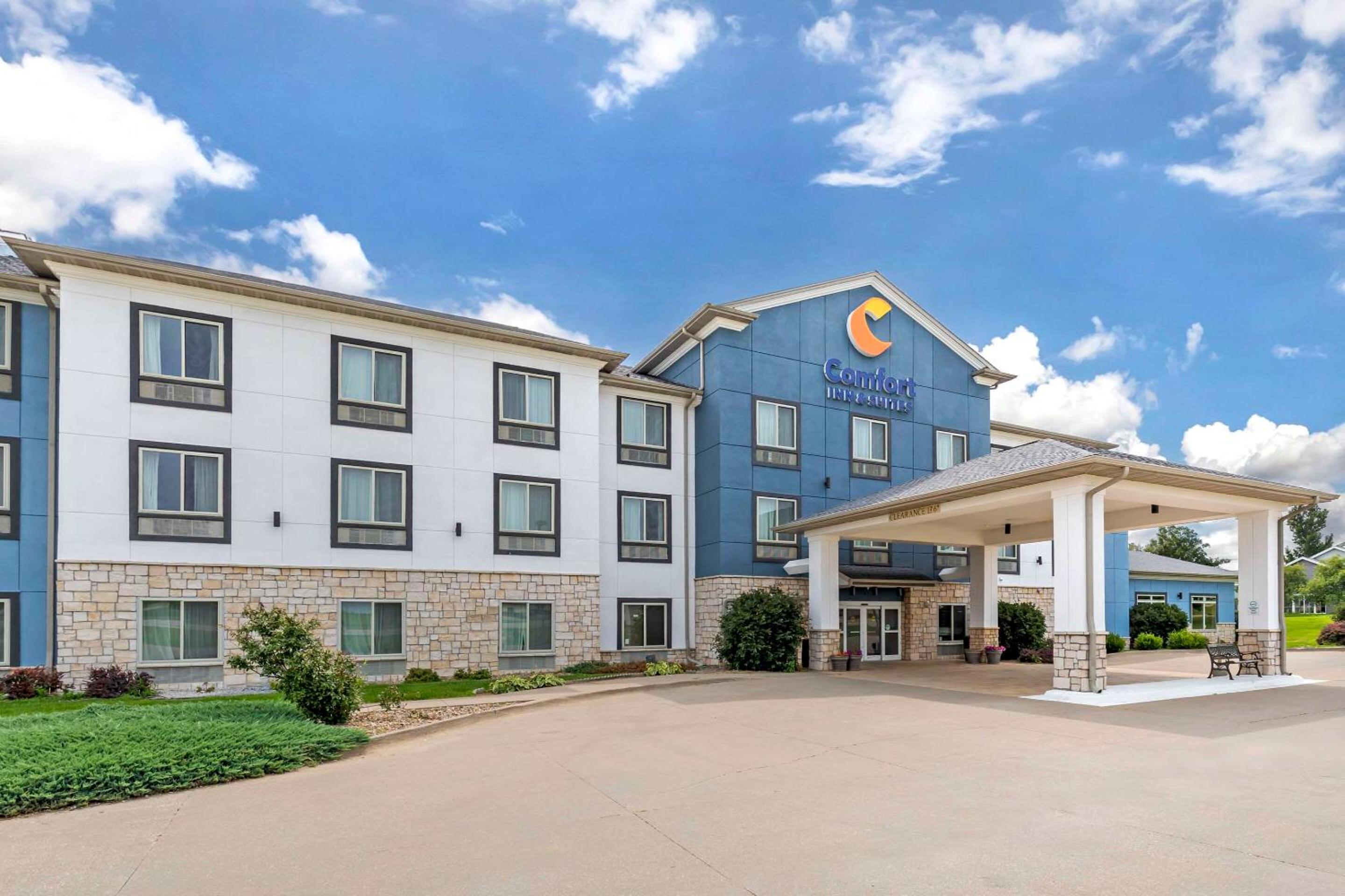 Comfort Inn & Suites Grinnell near I-80 view 2