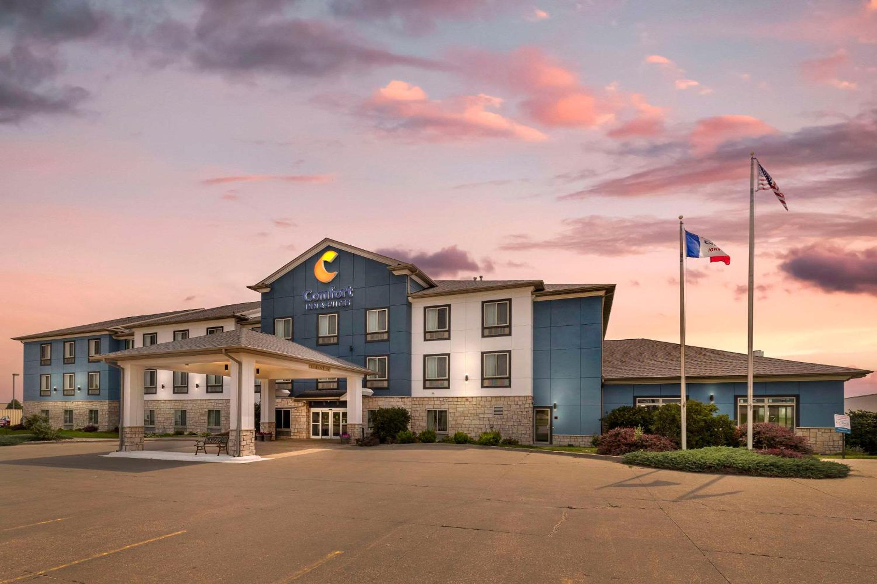 Comfort Inn & Suites Grinnell near I-80 view 3