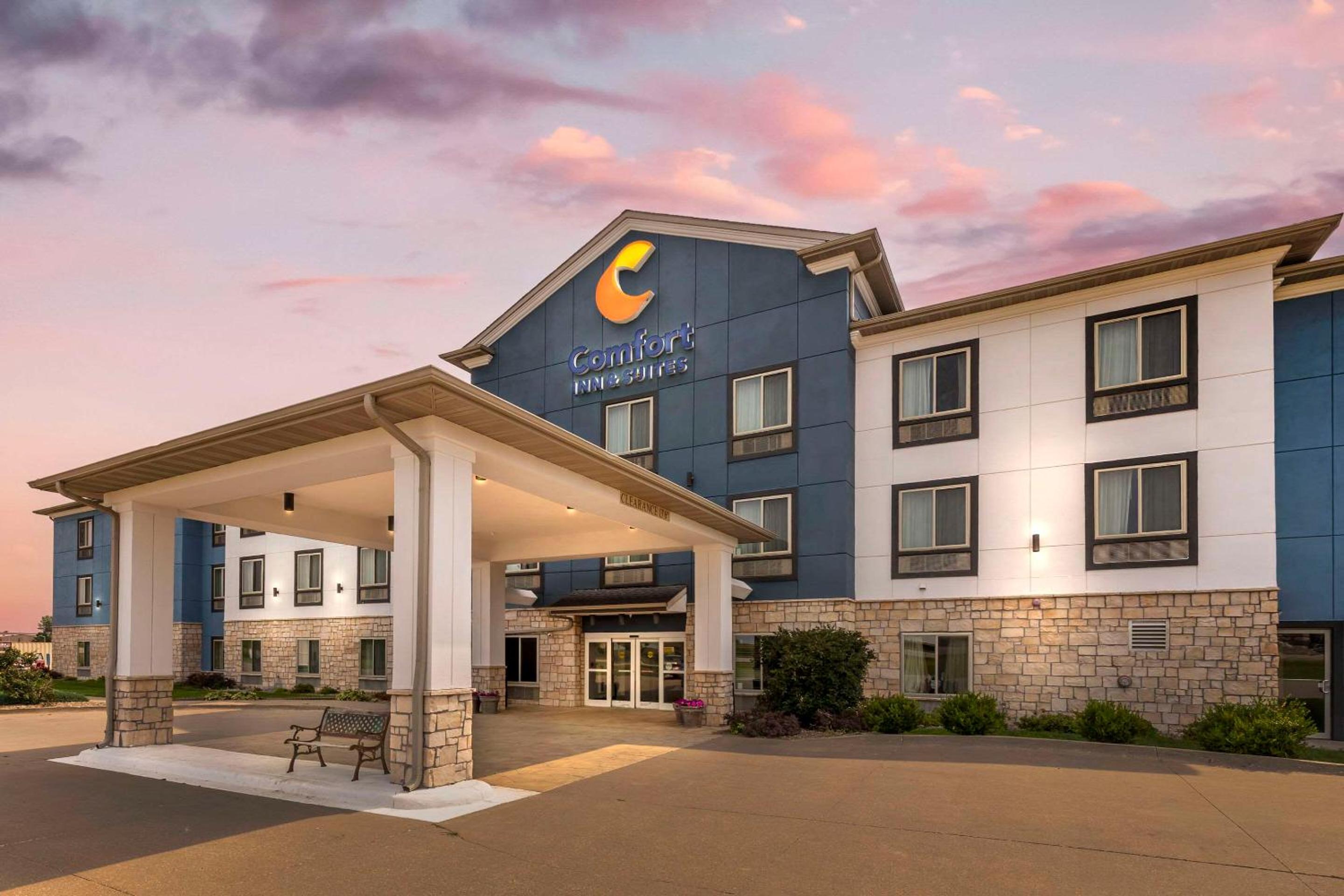 Comfort Inn & Suites Grinnell near I-80 view 4