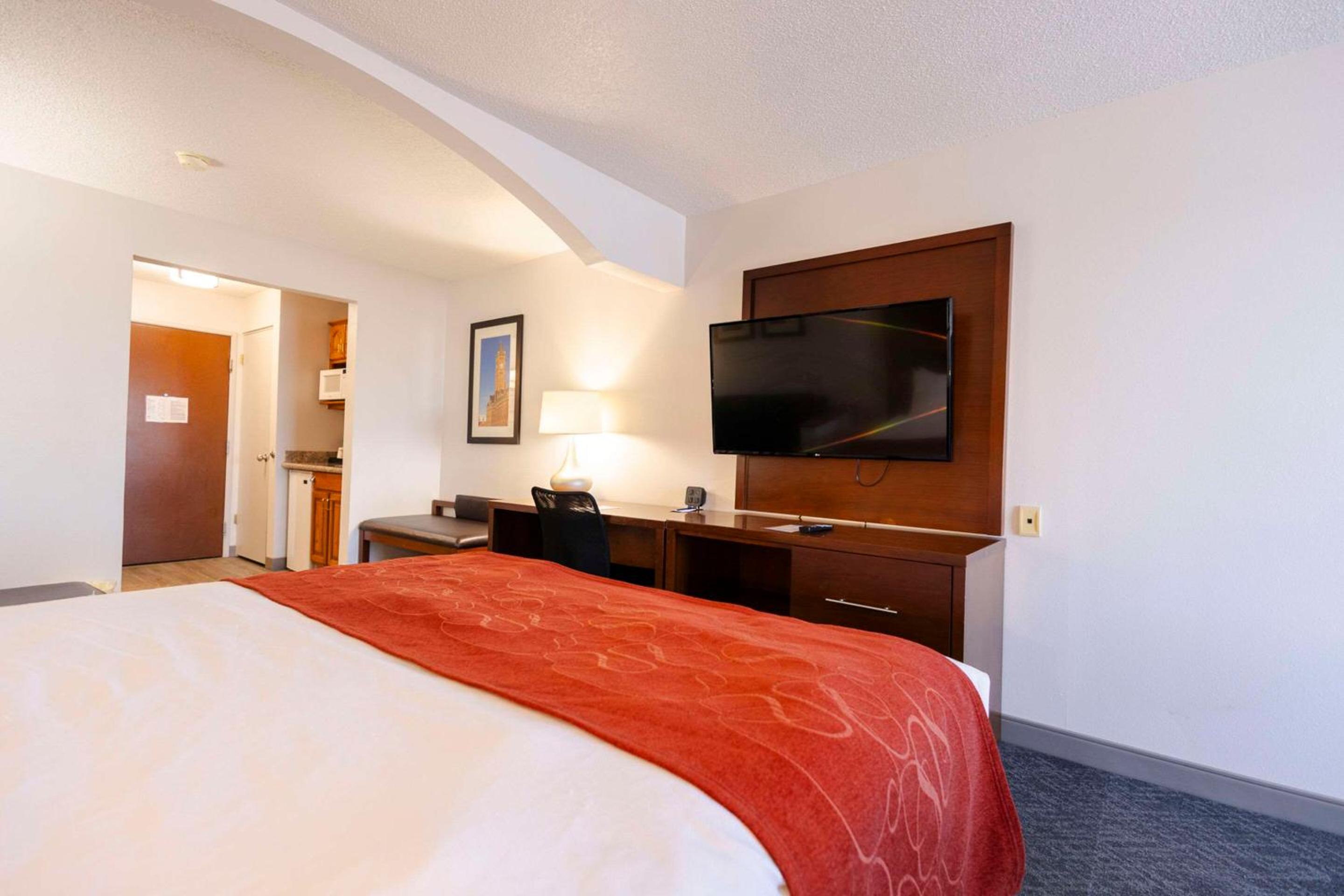 Comfort Suites Springfield I-70, Photo 64