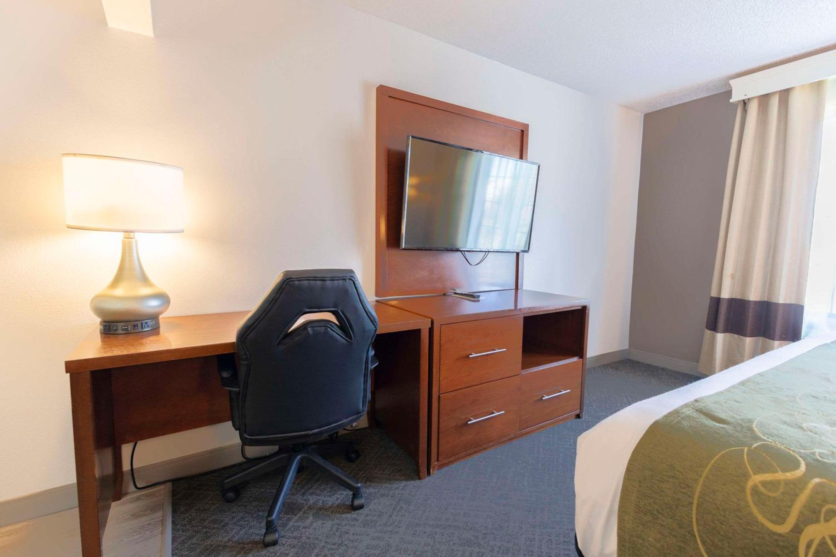 Comfort Suites Springfield I-70, Photo 71
