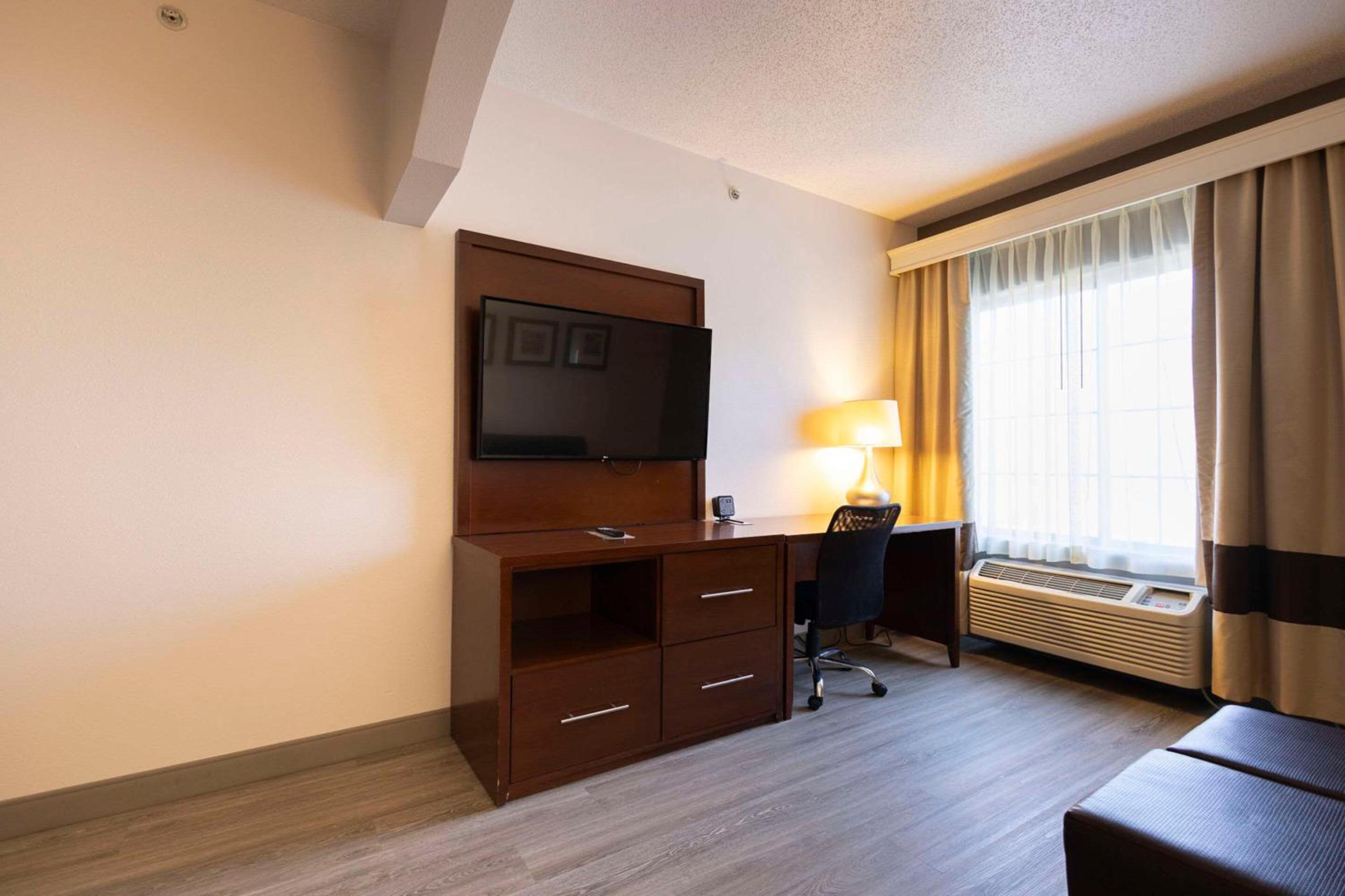 Comfort Suites Springfield I-70, Photo 46