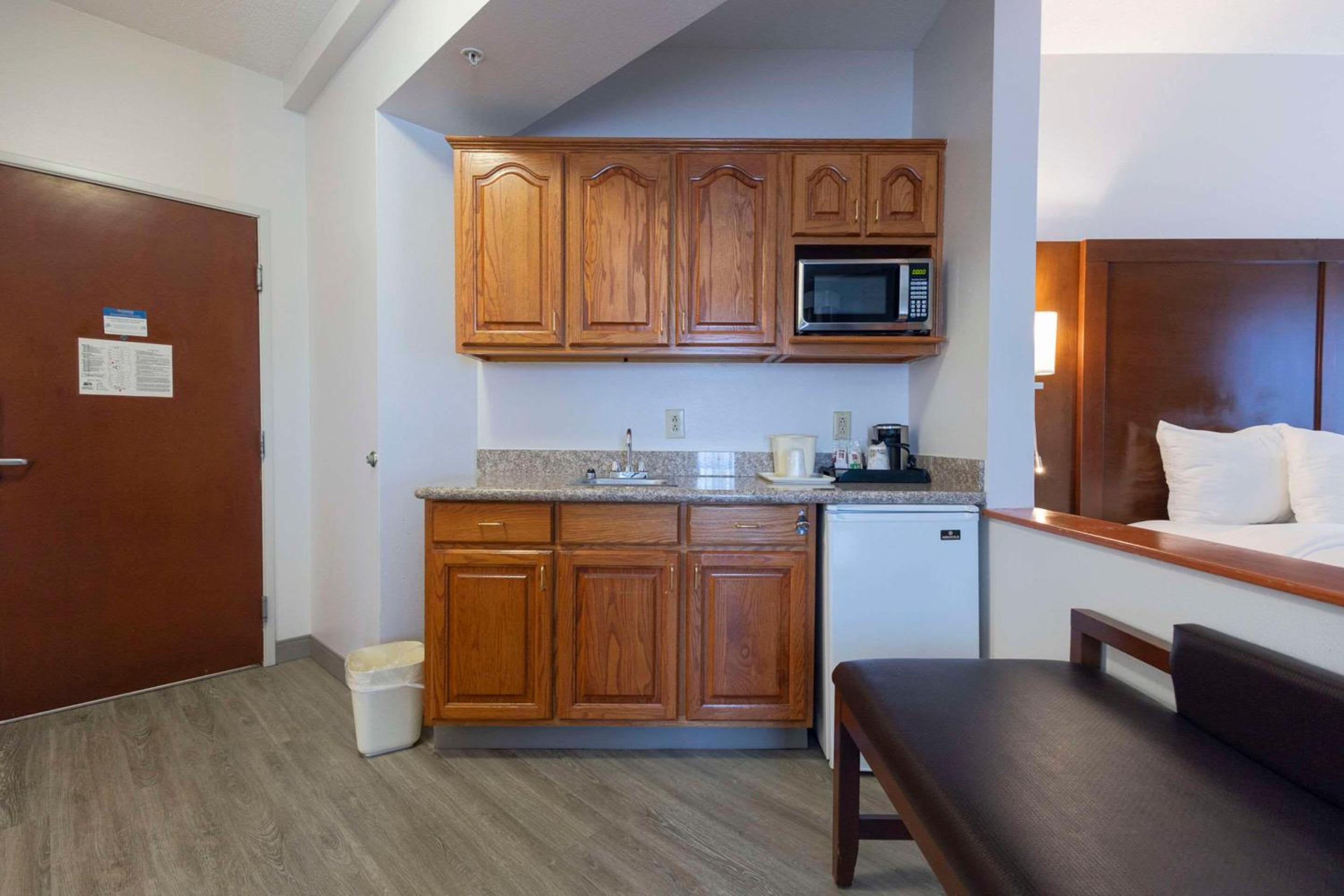 Comfort Suites Springfield I-70, Photo 25