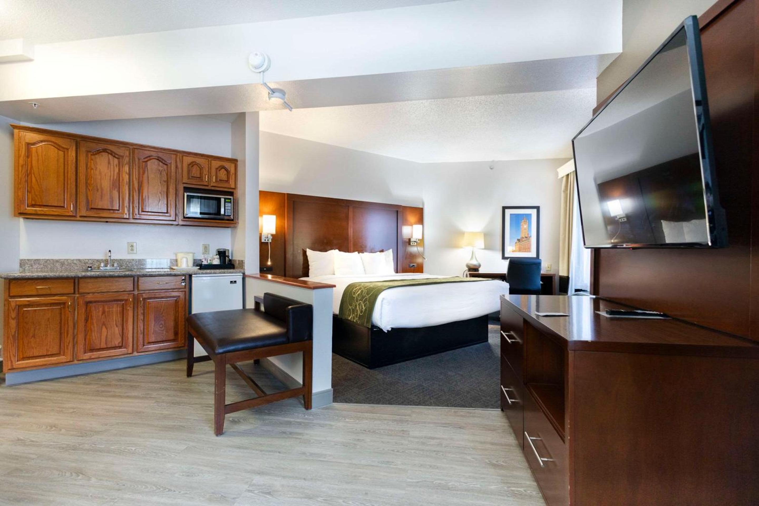 Comfort Suites Springfield I-70, Photo 82