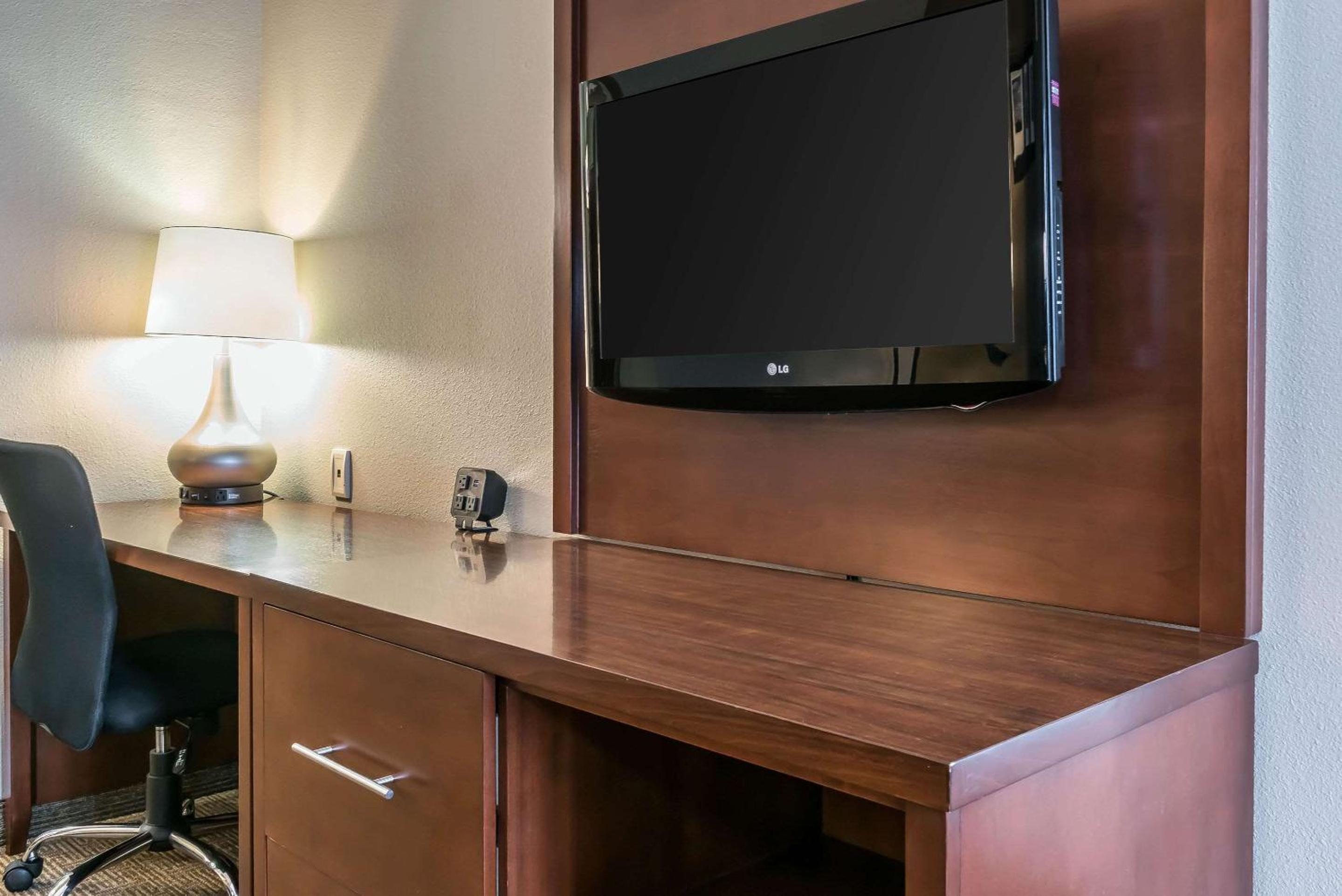 Comfort Suites Springfield I-70, Photo 9