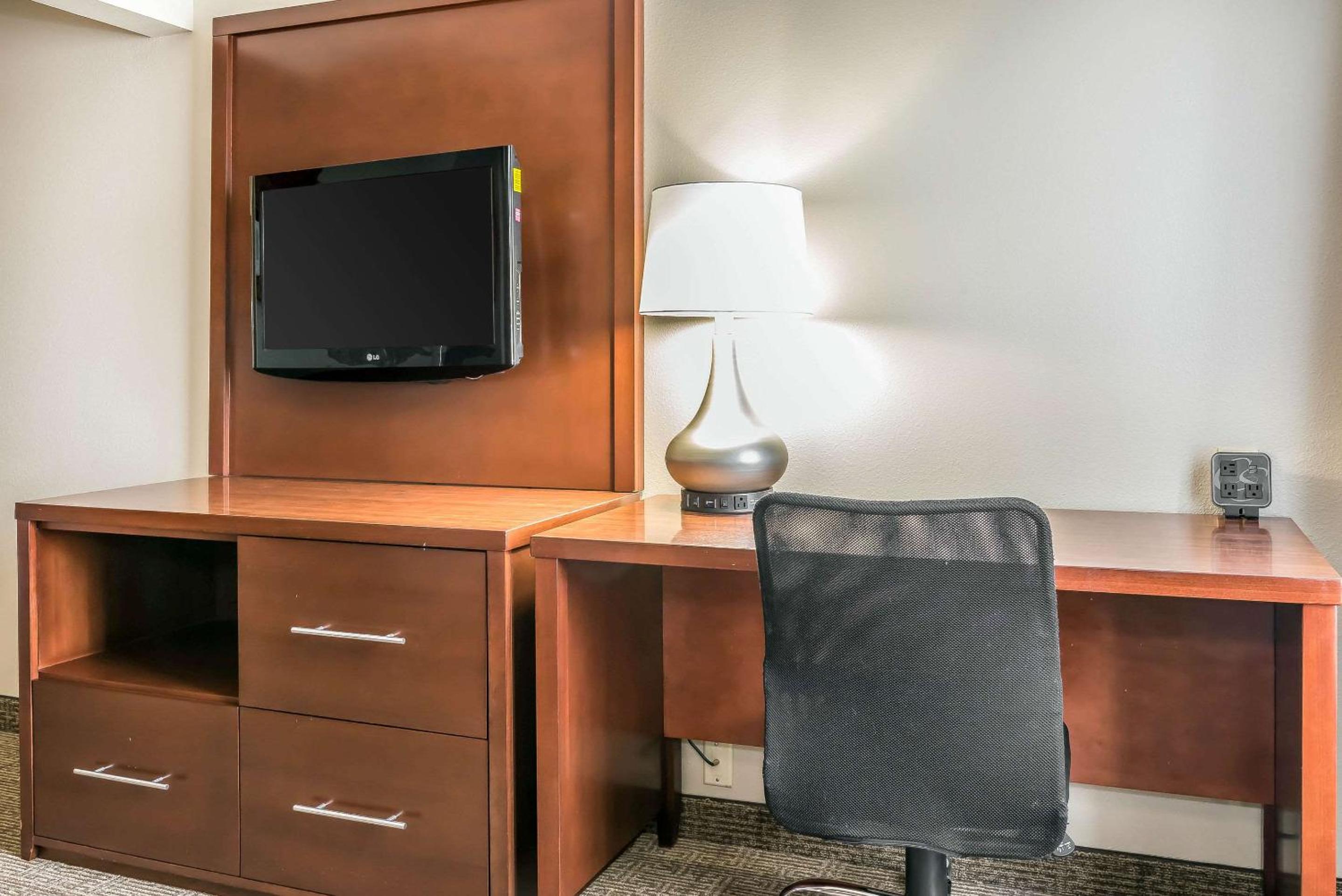 Comfort Suites Springfield I-70, Photo 79