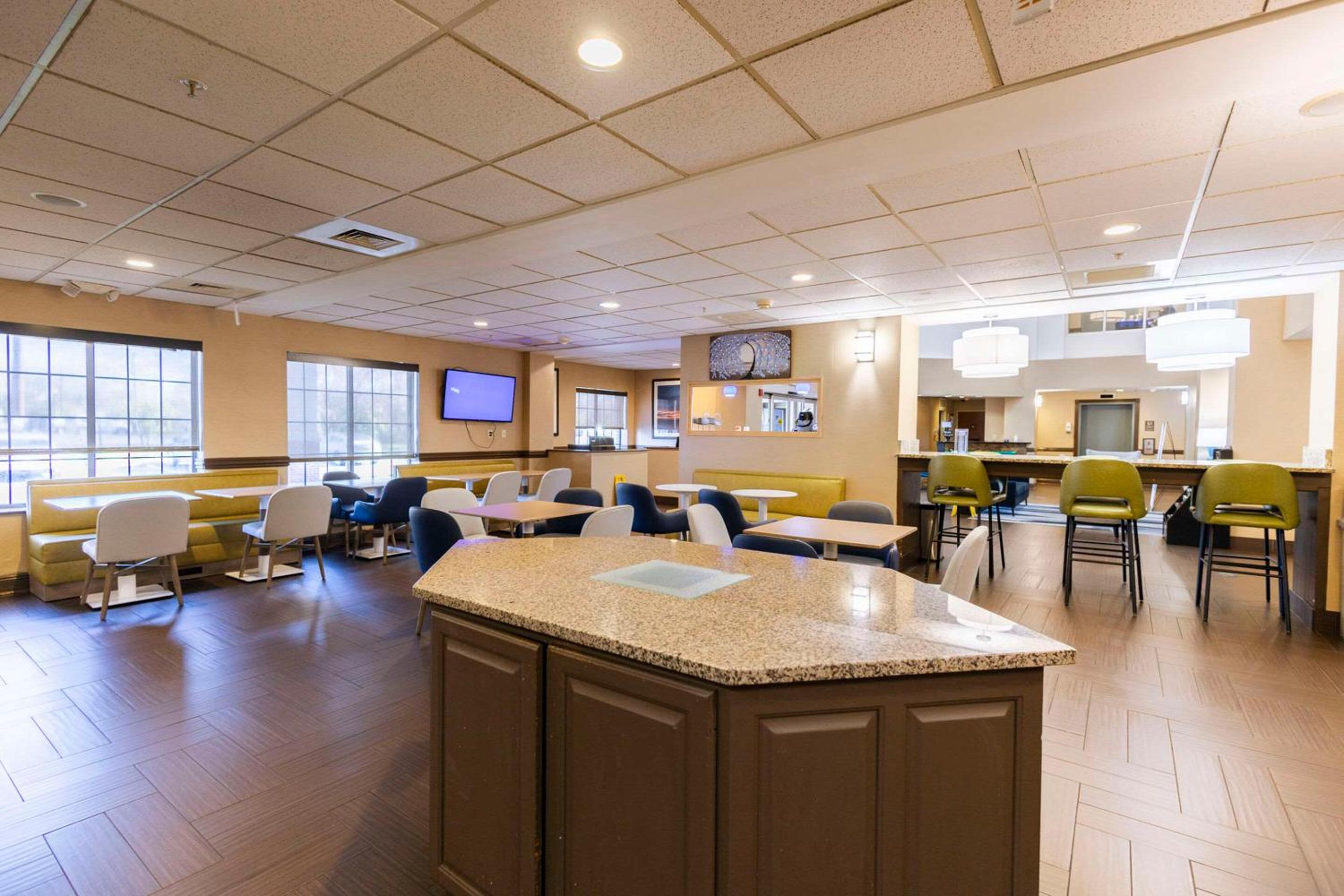Comfort Suites Springfield I-70, Photo 26