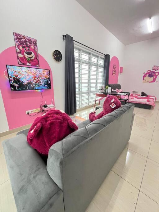 B1711 Austin Height Lotso Bear Home Netflix ByStay