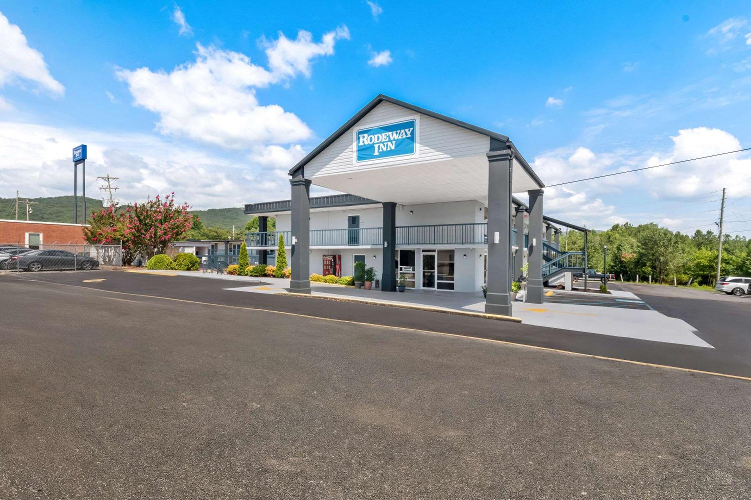 Rodeway Inn Dalton South view 2