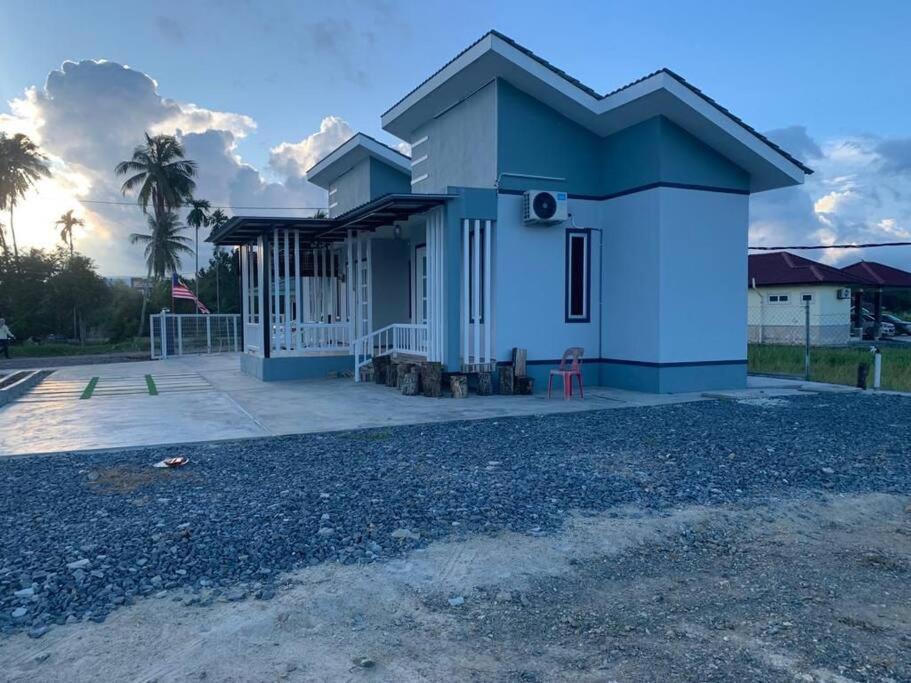 Tiny house by Cg Azizan & Milah photo 3