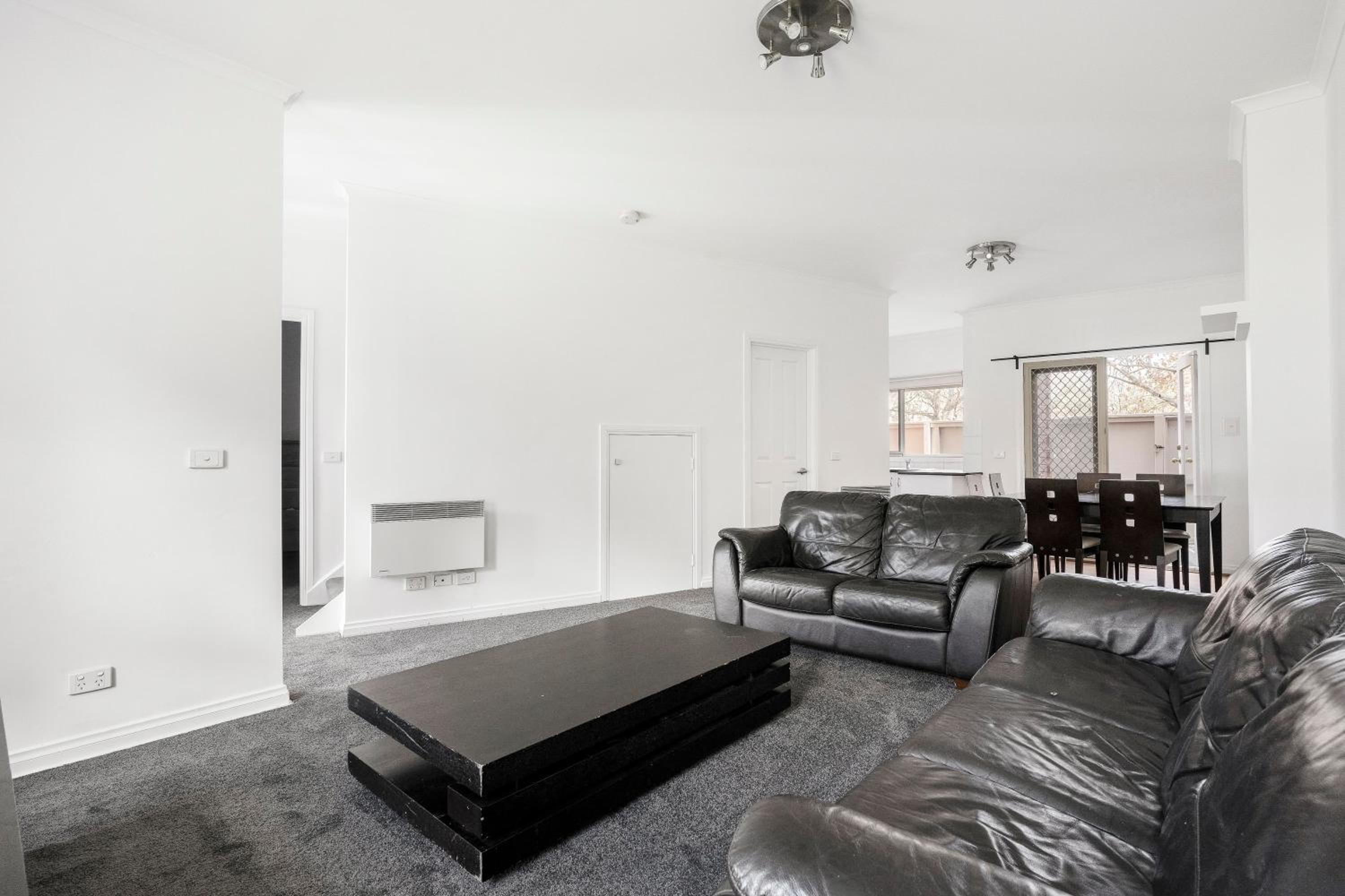 Entire 4 Bedroom Townhouse -sleeps 6/7- All yours