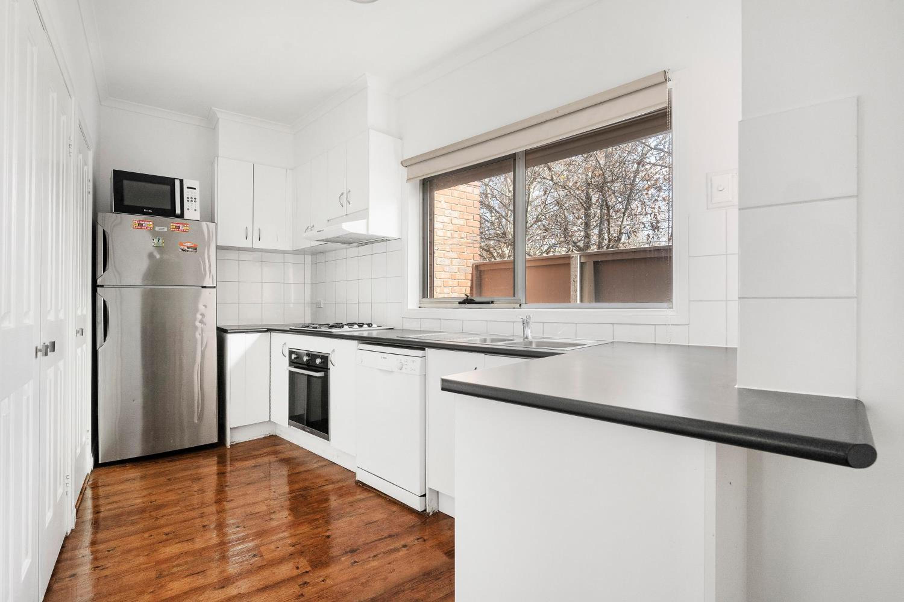 Entire 4 Bedroom Townhouse -sleeps 6/7- All yours
