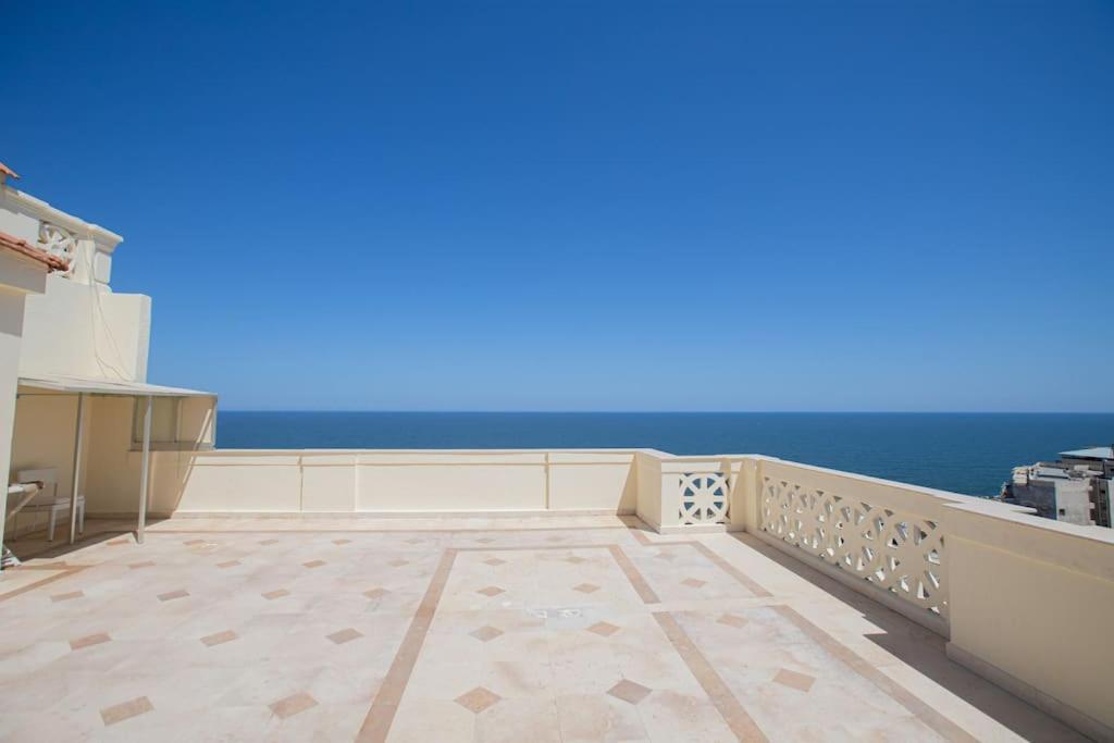 Rooftop Beachfront Apartment