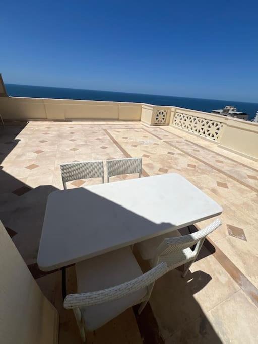 Rooftop Beachfront Apartment