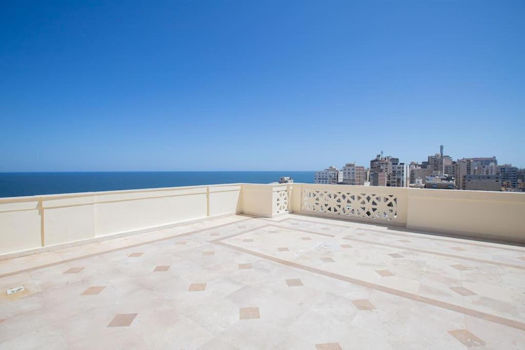 Rooftop Beachfront Apartment
