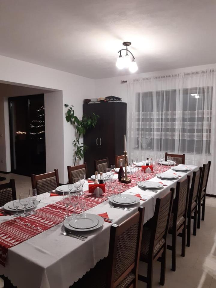 Pensiunea La Cazaci view 4