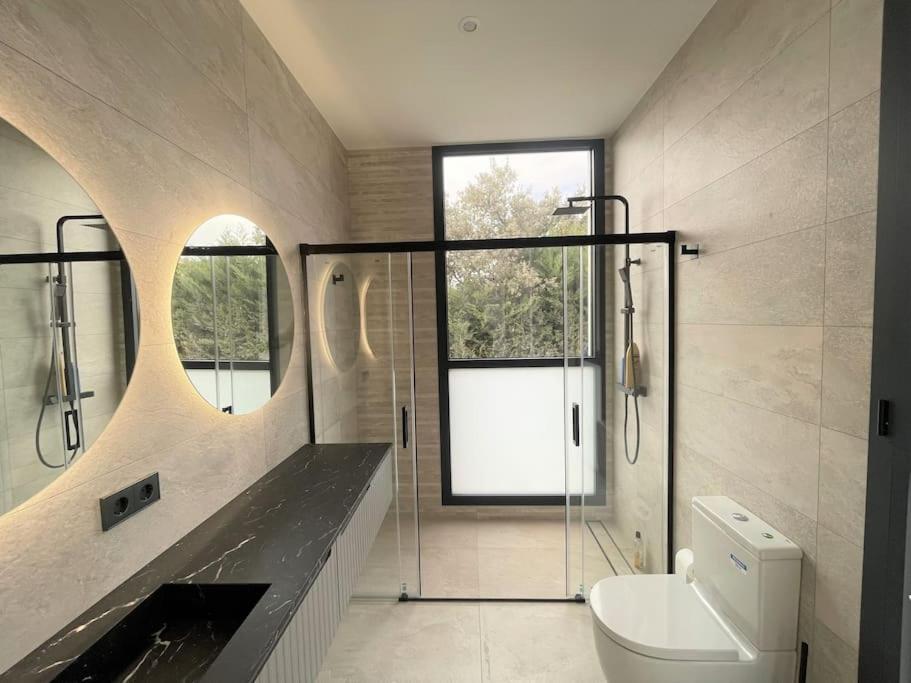 Villa exclusiva con piscina!