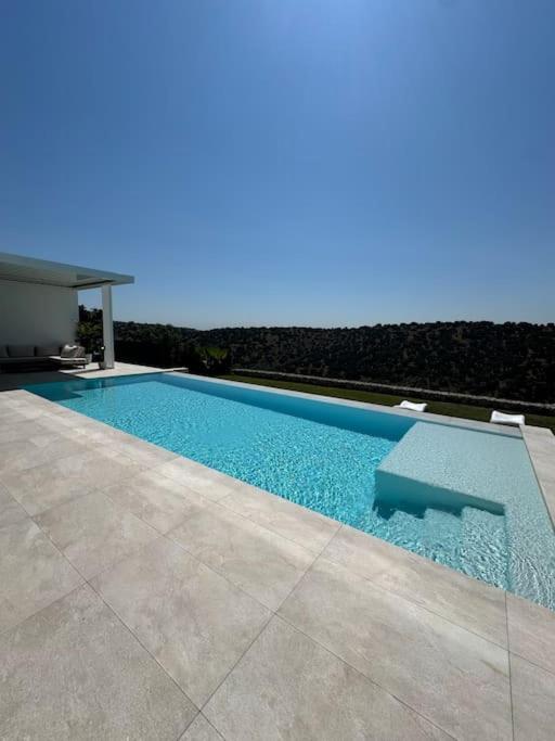 Villa exclusiva con piscina!