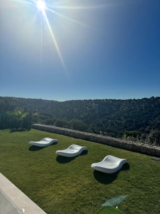 Villa exclusiva con piscina!