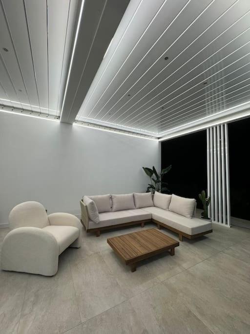 Villa exclusiva con piscina!