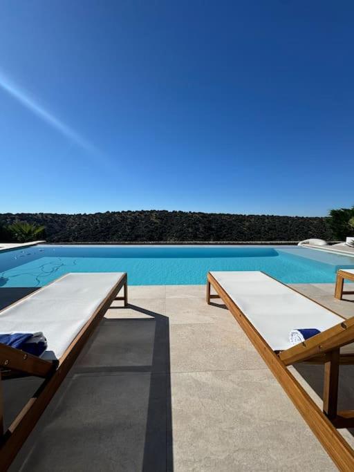 Villa exclusiva con piscina!