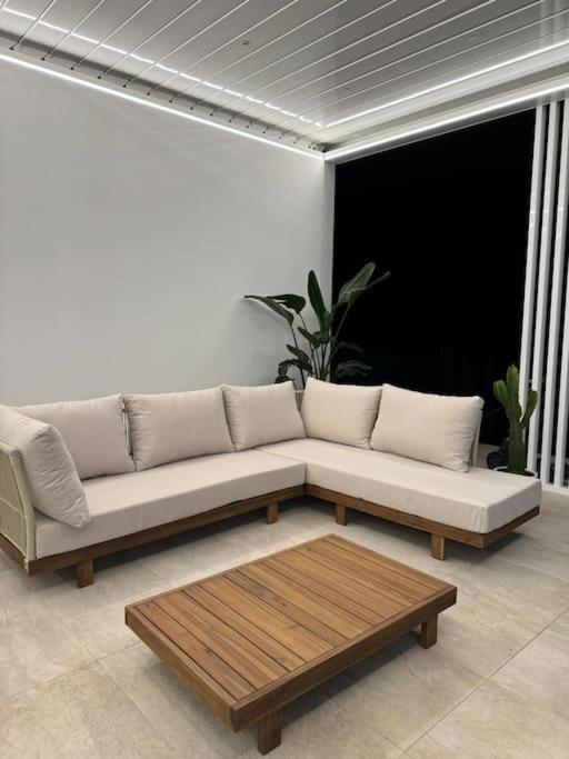Villa exclusiva con piscina!