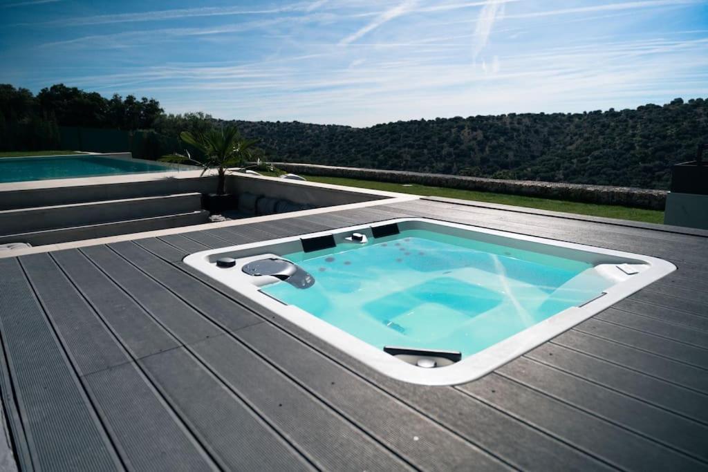 Villa exclusiva con piscina!