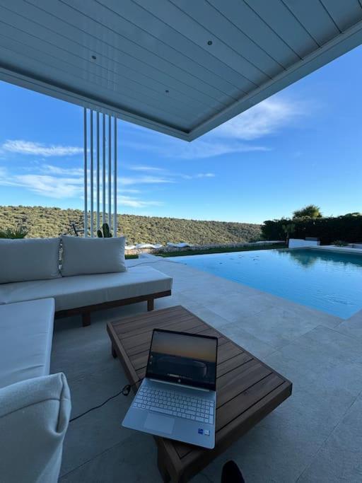 Villa exclusiva con piscina!