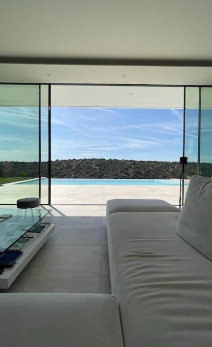 Villa exclusiva con piscina!