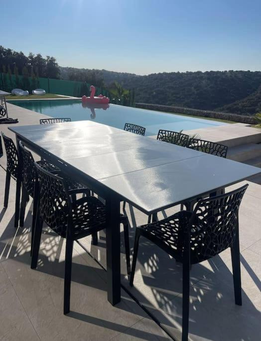 Villa exclusiva con piscina!