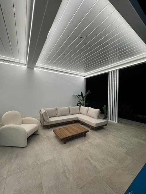 Villa exclusiva con piscina!