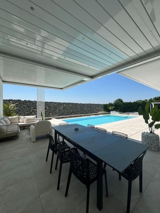 Villa exclusiva con piscina!