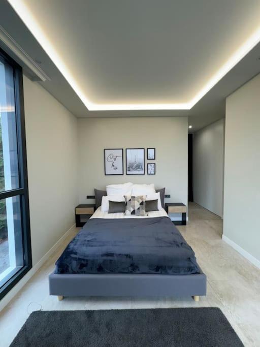 Villa exclusiva con piscina!